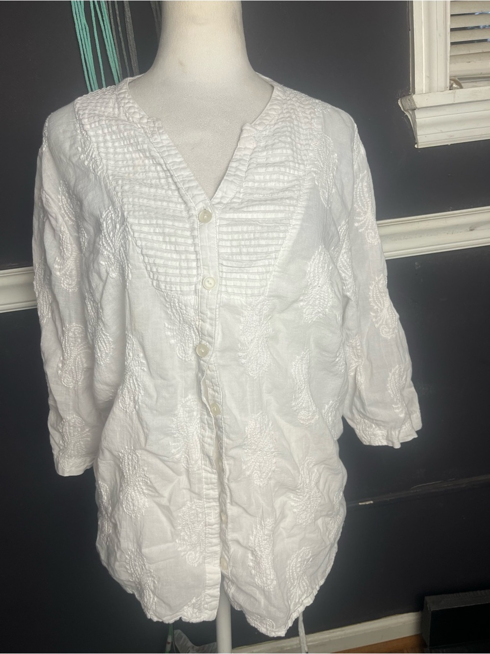 Women’s Alfred Dunner Size 18W White Embroidered Button-Front Blouse